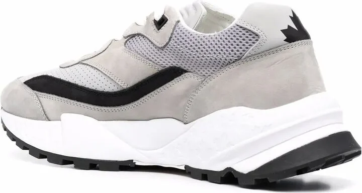 Free low-top sneakers - Image 3