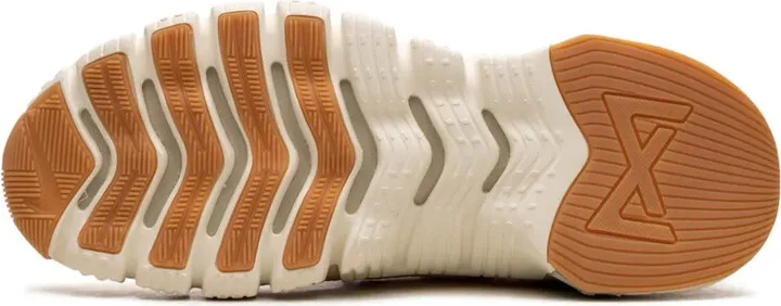 Free Metcon 3 "Guava Ice" sneakers - Image 4