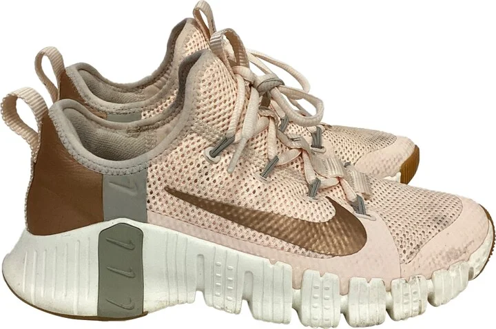 Free Metcon 3 Sneakers in Guava Ice Polyester