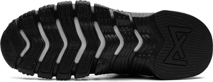Free Metcon 4 "Black / Volt" sneakers - Image 4