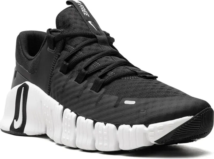 Free Metcon 5 "Black/White" sneakers - Image 2