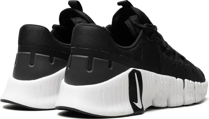 Free Metcon 5 "Black/White" sneakers - Image 3