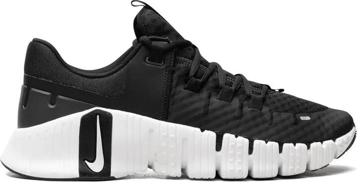 Free Metcon 5 "Black/White" sneakers