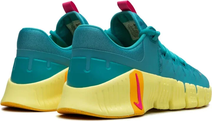 Free Metcon 5 "Dusty Cactus/Fierce Pink" sneakers - Image 3