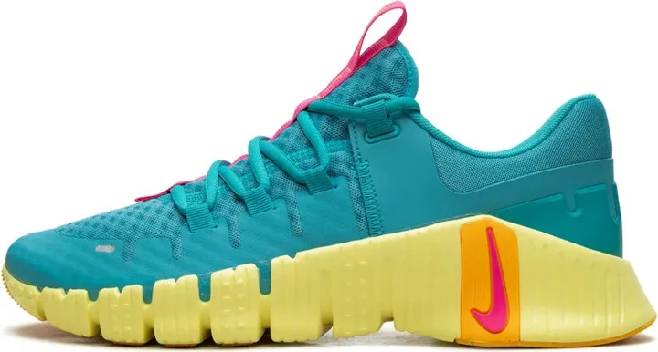 Free Metcon 5 "Dusty Cactus/Fierce Pink" sneakers - Image 5