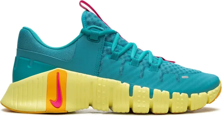Free Metcon 5 "Dusty Cactus/Fierce Pink" sneakers