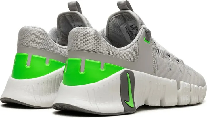 Free Metcon 5 "Light Iron" sneakers - Image 3