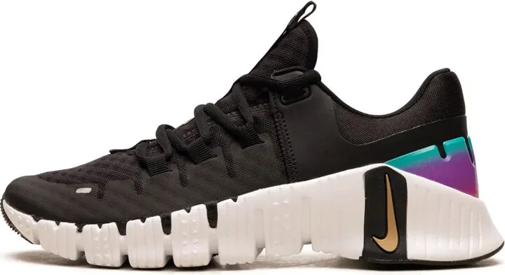 Free Metcon 5 “Metallic Gold” sneakers - Image 5