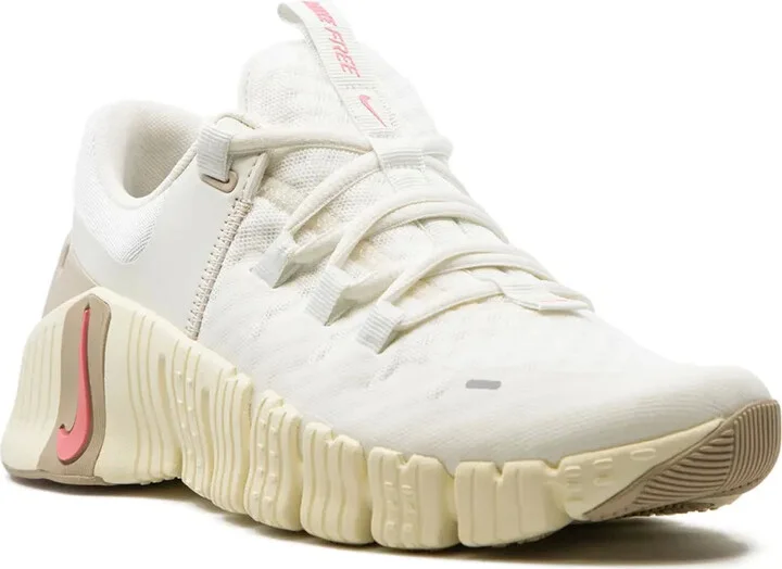 Free Metcon 5 "Sail/Sanddrift" sneakers - Image 2