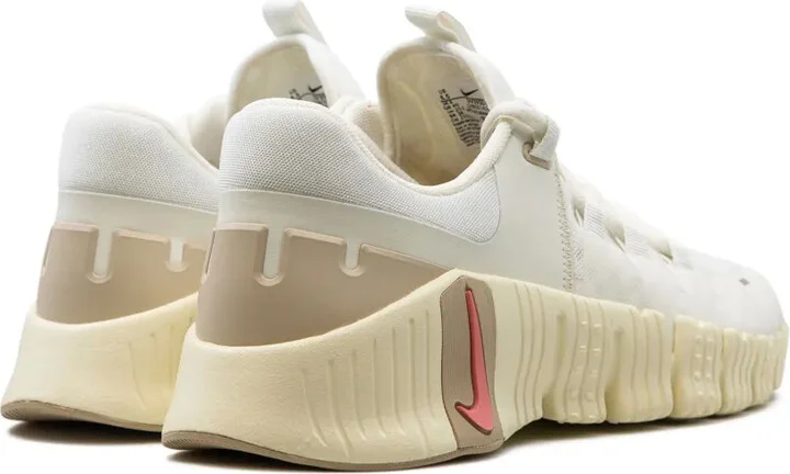 Free Metcon 5 "Sail/Sanddrift" sneakers - Image 3