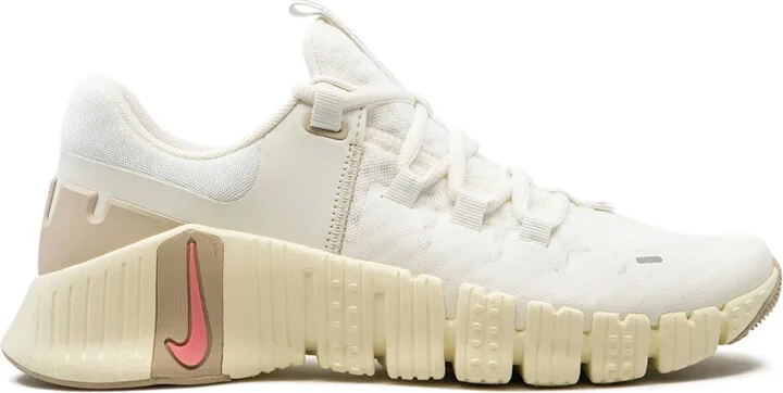 Free Metcon 5 "Sail/Sanddrift" sneakers
