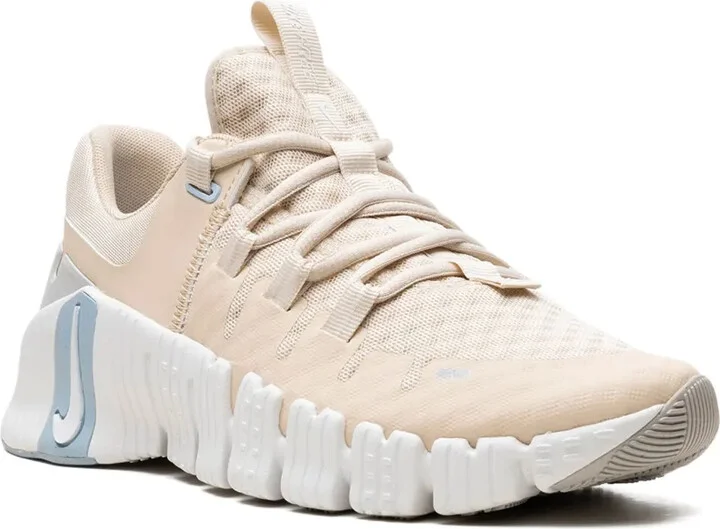 Free Metcon 5 "Sanddrift" sneakers - Image 2