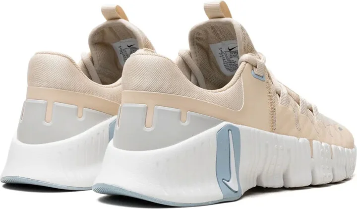 Free Metcon 5 "Sanddrift" sneakers - Image 3