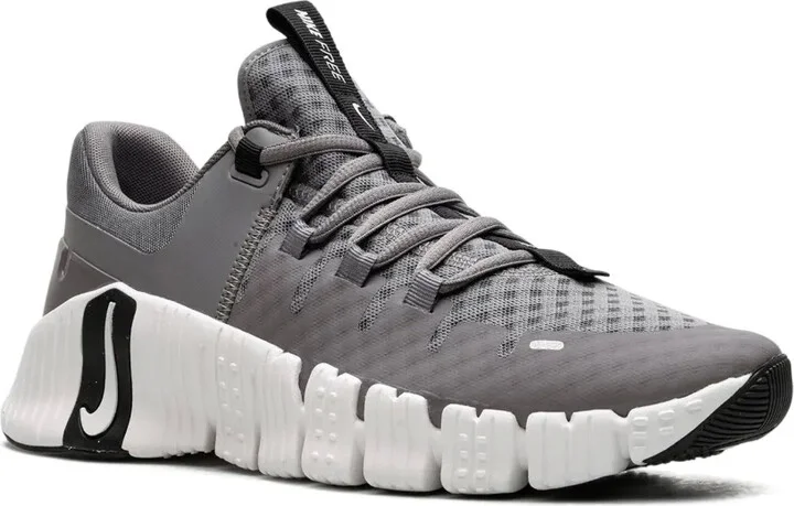 Free Metcon 5 TB "Gunsmoke" sneakers - Image 2