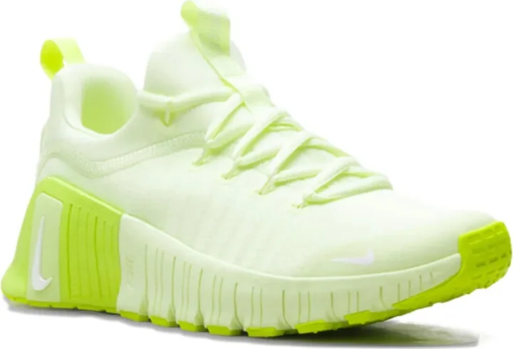Free Metcon 6 "Volt Glow" sneakers - Image 2