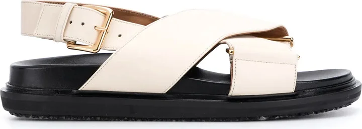 Fussbet criss-cross sandals