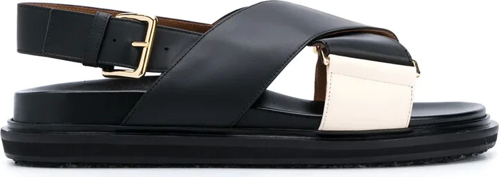 Fussbet criss-cross sandals