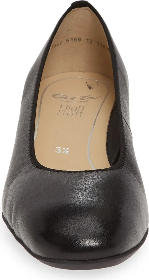Gabrielle Pump - Image 10