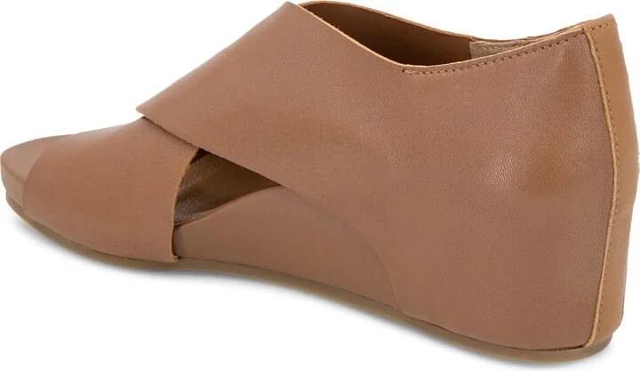 Gainey Hidden Wedge Sandal - Image 10