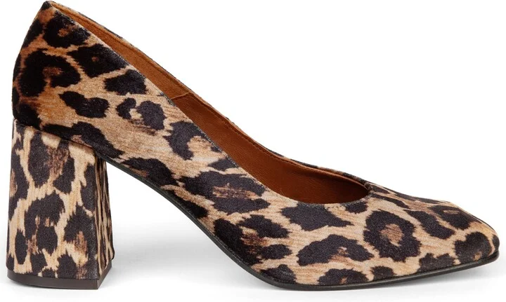 Gamine Leopard Pattern Pump - Image 3