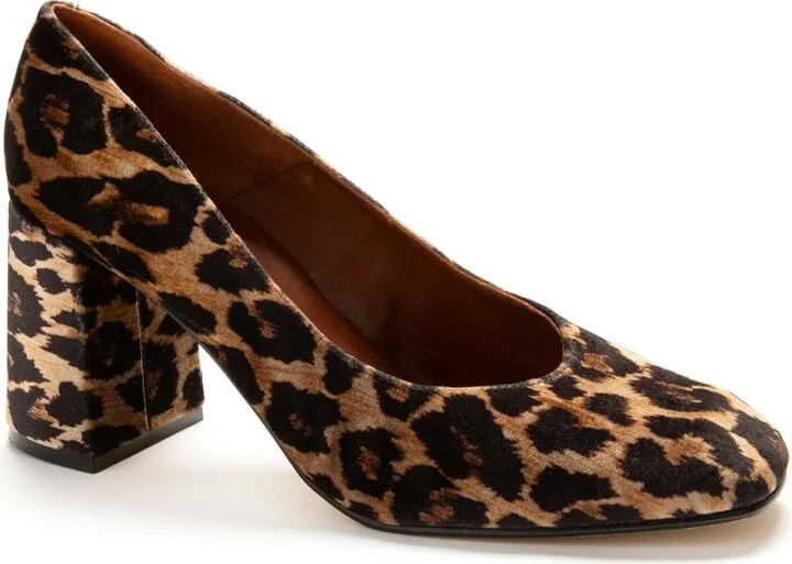 Gamine Leopard Pattern Pump