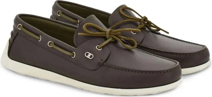 Gancini-plaque boat shoes - Image 2