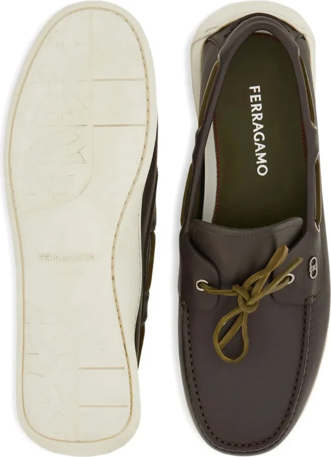 Gancini-plaque boat shoes - Image 4