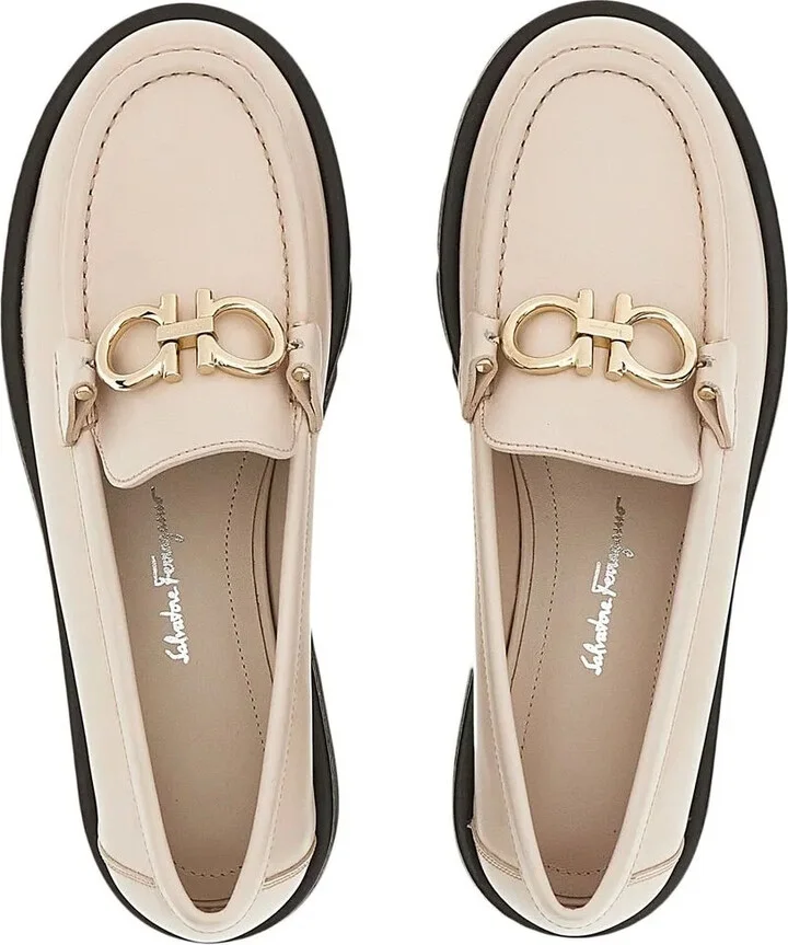 Gancini-plaque leather loafers - Image 4