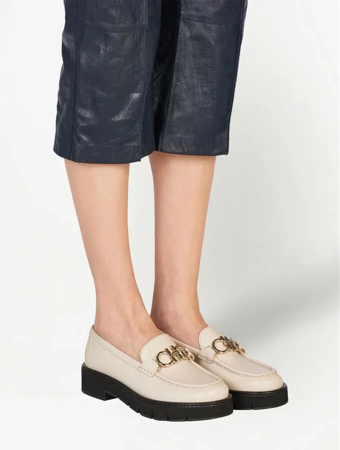 Gancini-plaque leather loafers - Image 5