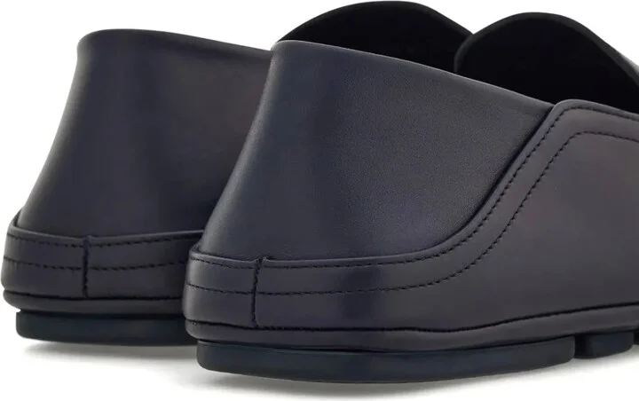 Gancini-plaque loafers - Image 5