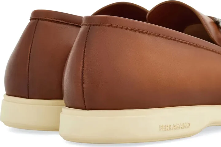 Gancini-plaque loafers - Image 3
