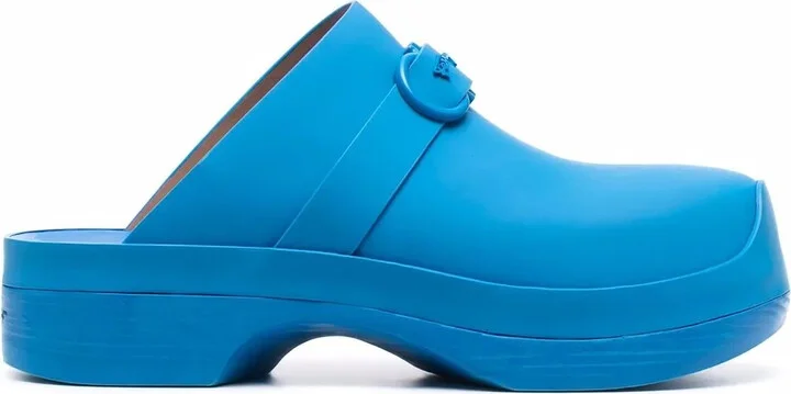 Gancini raised logo clogs