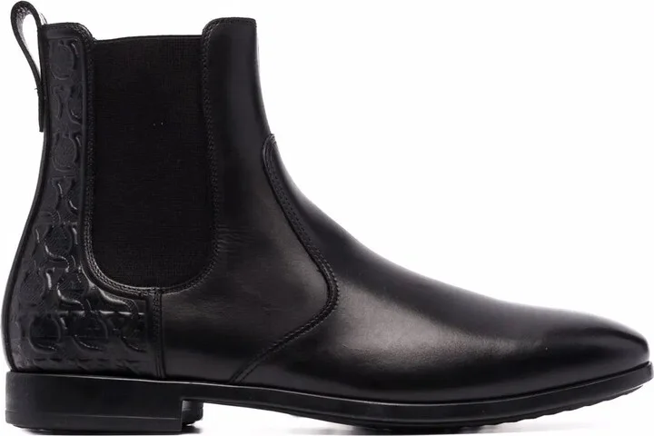 Gancio-embossed boots