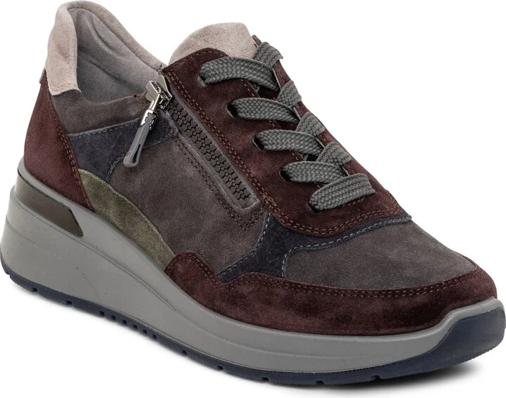 Gardenia Sneaker