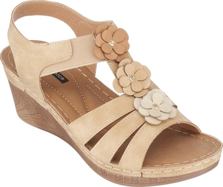 Gc Shoes Women's Beck Flower Detail Wedge Sandals