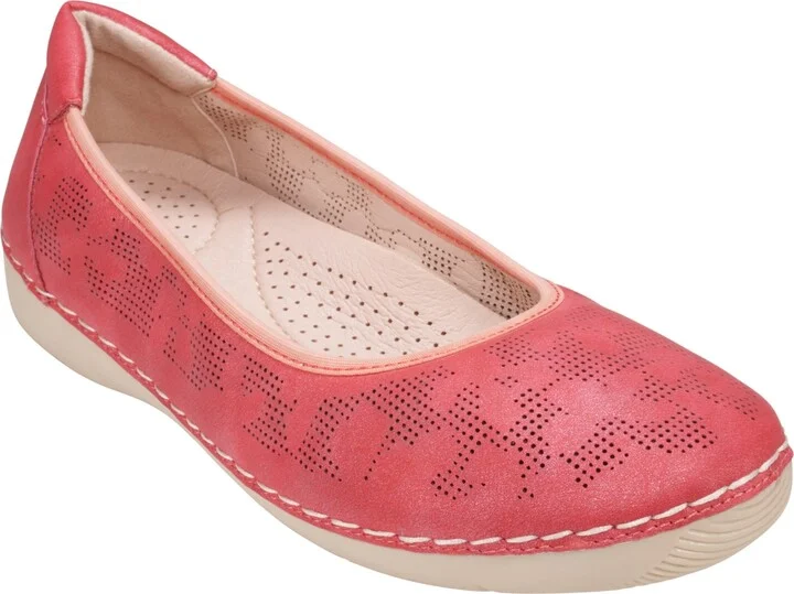 Gc Shoes Women's Kiana Perforated Round Toe Flats