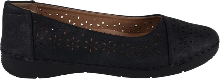 Gc Shoes Women's Nysha Round Toe Laser Cut Flats - Image 2