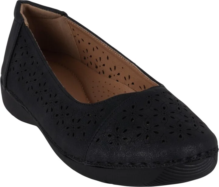 Gc Shoes Women's Nysha Round Toe Laser Cut Flats