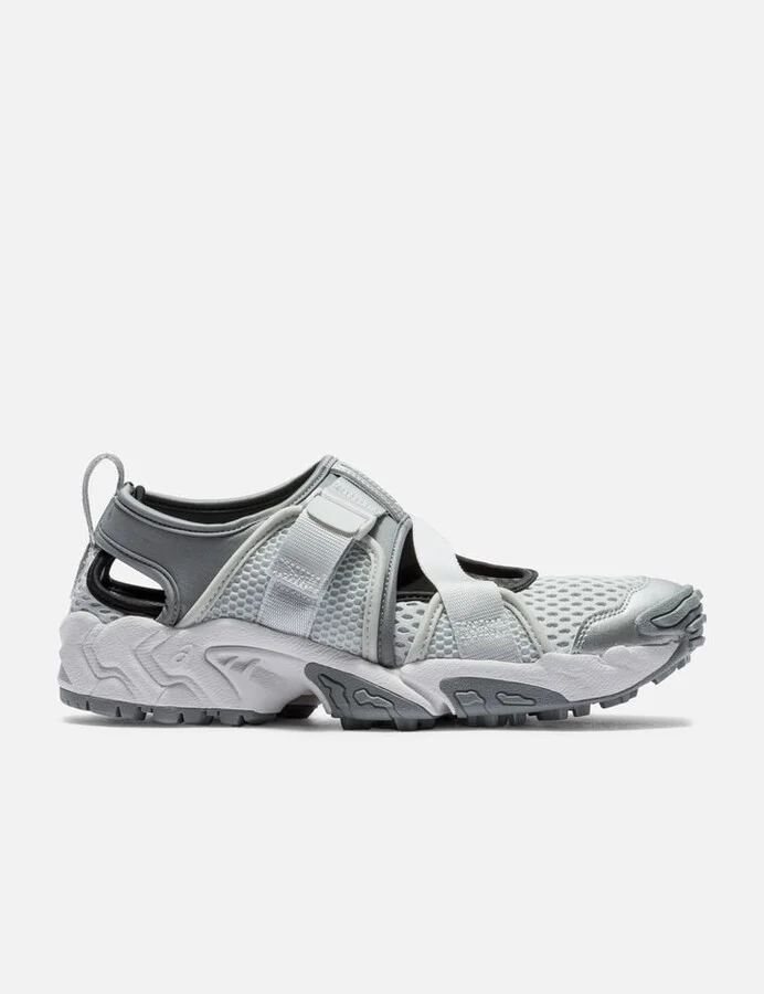 Grey > 灰色 > 그레이 > グレー