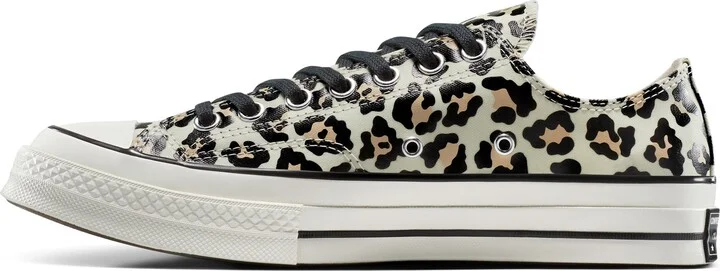 Gender Inclusive Chuck 70 Glow in the Dark Oxford Sneaker - Image 3