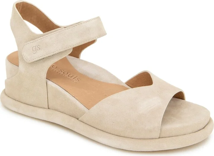 Gentle Souls by Kenneth Cole Women's Jalleen Wedge Sandal