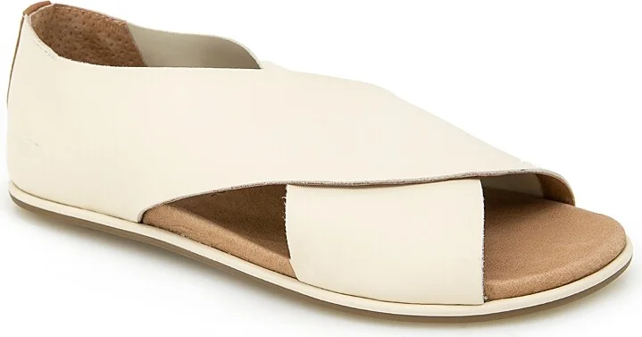 Gentle Souls by Kenneth Cole Women's Laniey Slip On Crisscross Sandals