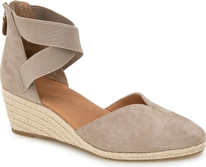 Gentle Souls by Kenneth Cole Women's Orya Almond Toe Espadrille Wedge Heel Pumps