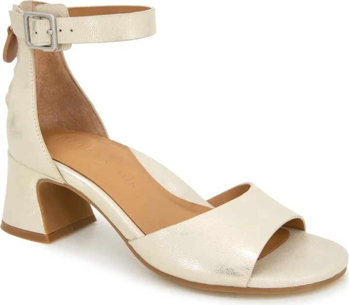Gentle Souls by Kenneth Cole Women's Women's IONA Heeled Sandal