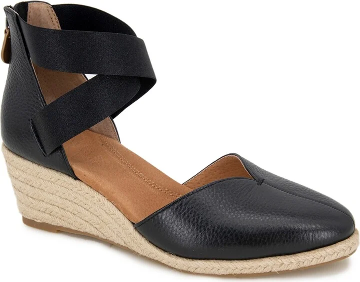 Gentle Souls Women's Orya Wedge Pointy Toe Espadrille Sandals