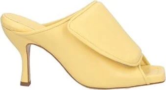 Pastel yellow