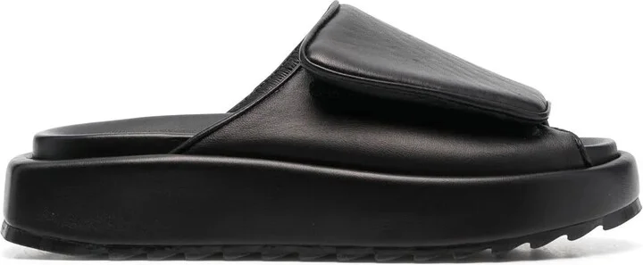 Gia touch-strap fastening slides