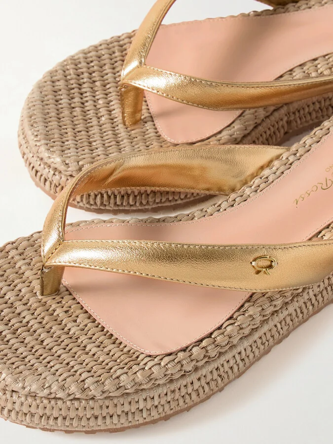 Gianvito Rossi - Tahiti 40 Metallic Leather Platform Flip Flops - Gold - Image 4