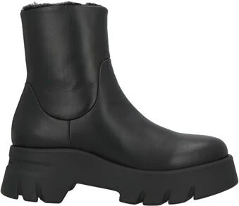 Gianvito Rossi Woman Ankle boots