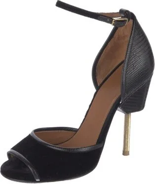 Givenchy - Image 2